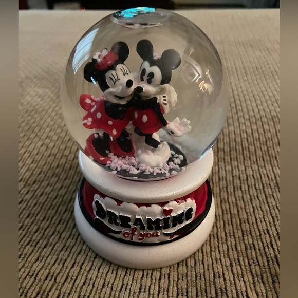 Kcare Mickey Mouse 💗& Minnie Mouse Musical Snowglobe Dreaming of You - Picture 1 of 4